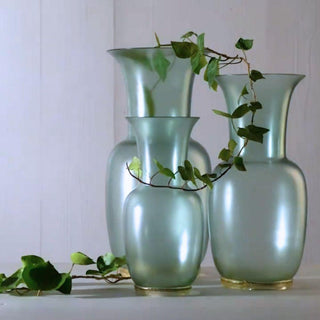 Venini Satin 706.24 satin vase rio green/crystal with gold leaf h. 42 cm. Buy now on Shopdecor